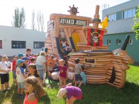 /album/nafukovaci-skluzavka-piratska-lod/img-7441-jpg/