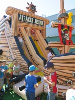 /album/nafukovaci-skluzavka-piratska-lod/img-7447-jpg/