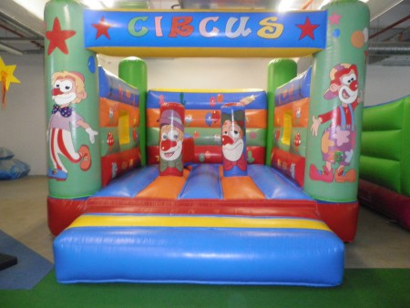 Hopsálkov, skákací hrad "Cirkus"