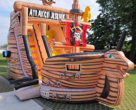 Nafukovací skluzavka "PIRÁTSKÁ LOĎ"