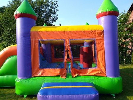 Skákací hrad se skluzavkou "KOMBO"